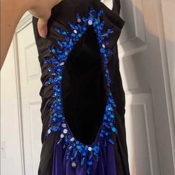 Dress - Picture 3 of 5